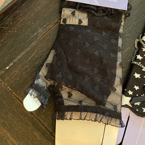 Gloves - Picture 4 of 12